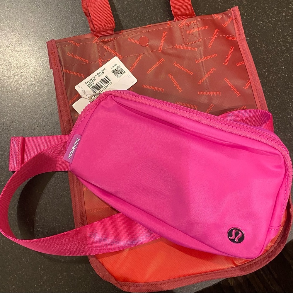 Lululemon Everywhere Belt Bag in sonic pink NWT - Picture 2 of 6